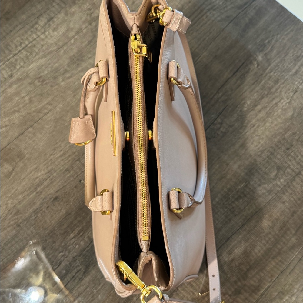 Authentic Prada Saffiano Lux Leather Satchel/Crossbody/Shoulder - Three-Way Bag - Picture 3 of 16